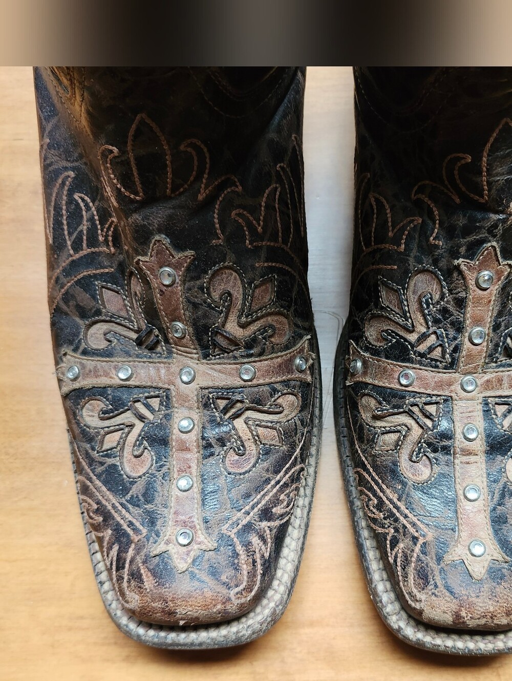 Cavenders Leather Embroidered Rhinestone Studded Cross Cowboy Boots Sz 10B - Picture 2 of 11